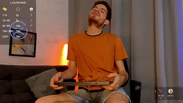 Snapshot of MATEO_HUNTER chatting on 10-31-25, 05:08 MATEO HUNTER online show from 10-31-25, 05:08