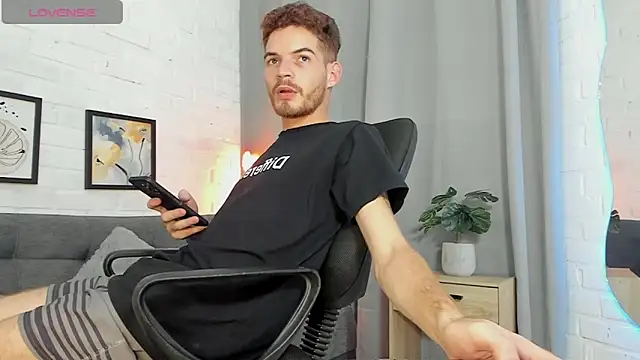 Snapshot of MATEO_HUNTER chatting on 11-10-25, 03:16 MATEO HUNTER online show from 11-10-25, 03:16