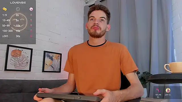 Snapshot of MATEO_HUNTER chatting on 11-15-25, 04:10 MATEO HUNTER online show from 11-15-25, 04:10