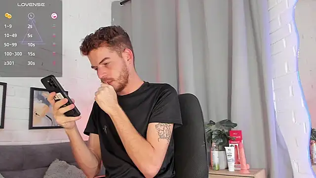 Snapshot of MATEO_HUNTER chatting on 11-19-25, 02:55 MATEO HUNTER online show from 11-19-25, 02:55