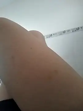 Snapshot of Amanda-_ena- chatting on 12-04-25, 06:23 Amanda- ena- online show from 12-04-25, 06:23