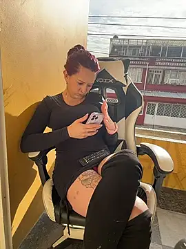 Snapshot of Zoe_fire chatting on 11-20-25, 12:27 Zoe fire online show from 11-20-25, 12:27