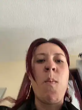 Snapshot of Zoe_fire chatting on 11-25-25, 12:27 Zoe fire online show from 11-25-25, 12:27