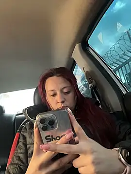 Snapshot of Zoe_fire chatting on 11-26-25, 12:39 Zoe fire online show from 11-26-25, 12:39