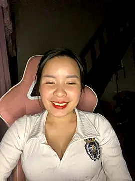 Snapshot of Listen-ly chatting on 11-16-25, 04:34 Listen-ly online show from 11-16-25, 04:34