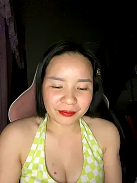 Snapshot of Listen-ly chatting on 11-17-25, 04:57 Listen-ly online show from 11-17-25, 04:57