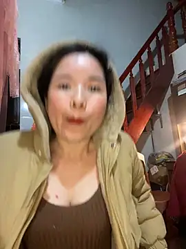 Snapshot of Listen-ly chatting on 11-19-25, 03:23 Listen-ly online show from 11-19-25, 03:23