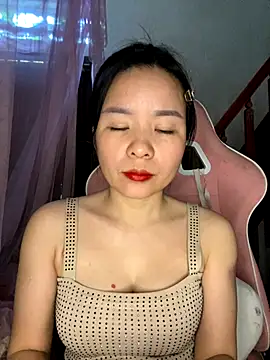 Snapshot of Listen-ly chatting on 11-21-25, 03:49 Listen-ly online show from 11-21-25, 03:49