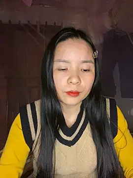 Snapshot of Listen-ly chatting on 11-25-25, 02:39 Listen-ly online show from 11-25-25, 02:39