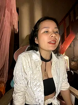 Snapshot of Listen-ly chatting on 11-26-25, 03:57 Listen-ly online show from 11-26-25, 03:57