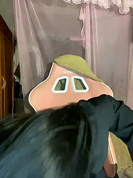 Snapshot of Listen-ly chatting on 12-05-25, 04:03 Listen-ly online show from 12-05-25, 04:03