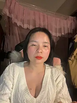 Snapshot of Listen-ly chatting on 12-19-25, 03:19 Listen-ly online show from 12-19-25, 03:19