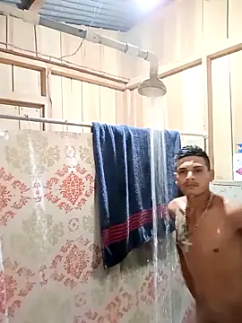 Snapshot of LuisMA2217 chatting on 10-15-25, 09:15 LuisMA2217 online show from 10-15-25, 09:15