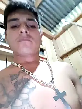 Snapshot of LuisMA2217 chatting on 11-11-25, 04:40 LuisMA2217 online show from 11-11-25, 04:40