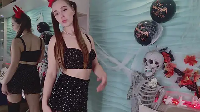 Snapshot of MiyaMeow- chatting on 10-29-25, 09:11 MiyaMeow- online show from 10-29-25, 09:11