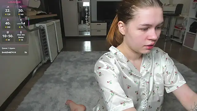 Snapshot of HeatherNextDoor chatting on 11-07-25, 03:17 HeatherNextDoor online show from 11-07-25, 03:17