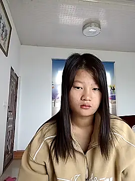 Snapshot of nghi-xinh chatting on 10-16-25, 12:44 nghi-xinh online show from 10-16-25, 12:44