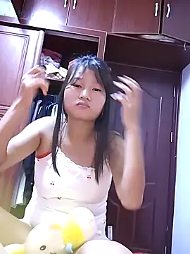 Snapshot of nghi-xinh chatting on 10-21-25, 01:45 nghi-xinh online show from 10-21-25, 01:45