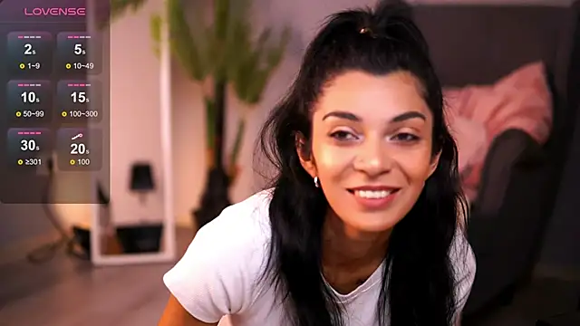 Snapshot of ReneeVoss chatting on 10-27-25, 04:38 ReneeVoss online show from 10-27-25, 04:38