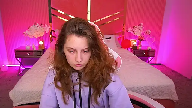 CuteeFoxy online show from 12-18-25, 02:23