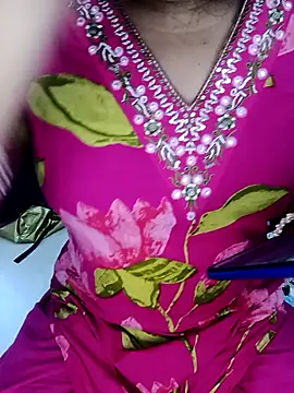 Snapshot of Varsh_rani1 chatting on 10-14-25, 11:22 Varsh rani1 online show from 10-14-25, 11:22
