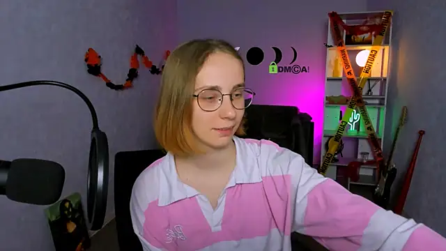 Snapshot of evalora_vei chatting on 10-27-25, 06:50 evalora vei online show from 10-27-25, 06:50