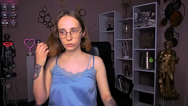 Snapshot of evalora_vei chatting on 11-20-25, 04:29 evalora vei online show from 11-20-25, 04:29