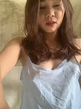 Snapshot of Yanmei_19 chatting on 10-18-25, 05:43 Yanmei 19 online show from 10-18-25, 05:43