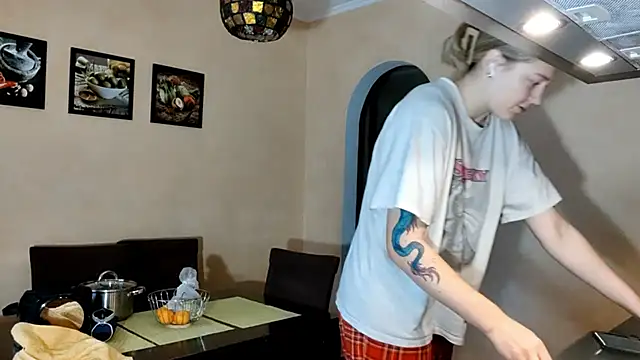 Snapshot of ThomasinaGalvin chatting on 11-09-25, 10:24 ThomasinaGalvin online show from 11-09-25, 10:24