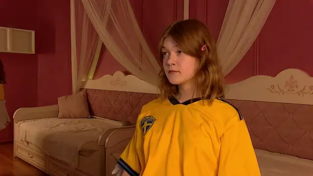 Snapshot of AllyBond chatting on 10-19-25, 04:18 AllyBond online show from 10-19-25, 04:18