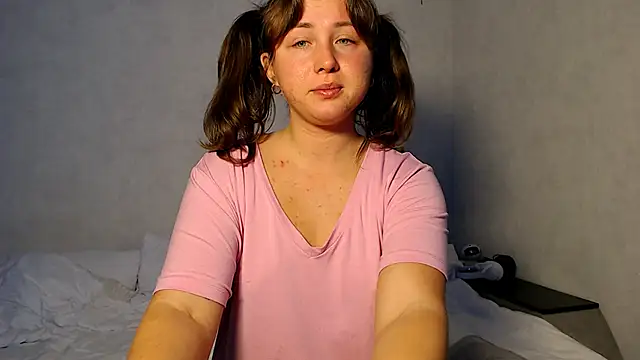 Snapshot of Vivi__Nova chatting on 10-16-25, 10:27 Vivi  Nova online show from 10-16-25, 10:27