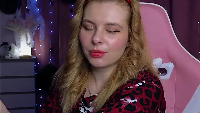 Snapshot of newday-off chatting on 10-31-25, 06:14 newday-off online show from 10-31-25, 06:14