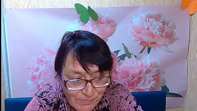 Snapshot of MeganSword chatting on 10-16-25, 11:33 MeganSword online show from 10-16-25, 11:33