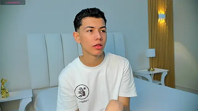 Snapshot of FireGuy_99 chatting on 11-06-25, 01:45 FireGuy 99 online show from 11-06-25, 01:45