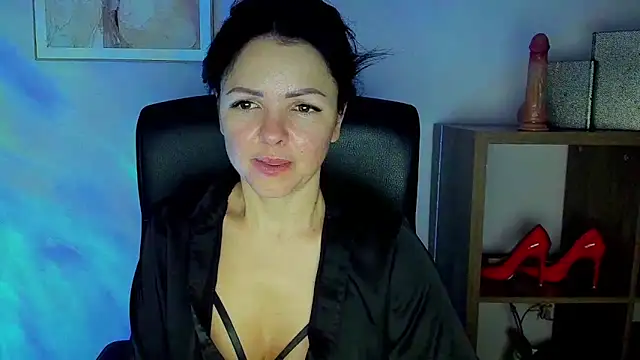 Mollybloom40 online show from 12-18-25, 08:48