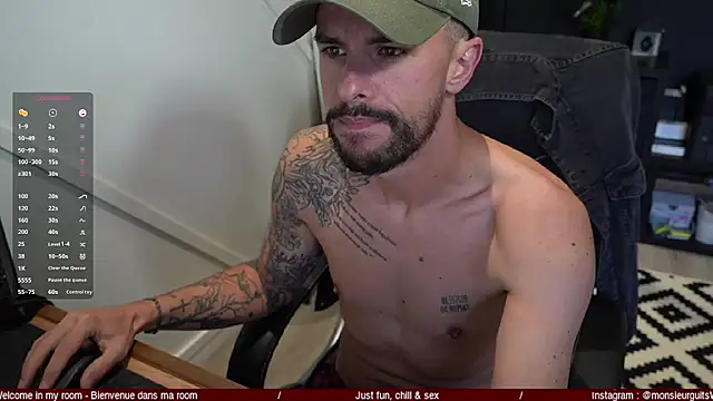 Snapshot of monsieurguitsxxx chatting on 10-24-25, 08:00 monsieurguitsxxx online show from 10-24-25, 08:00