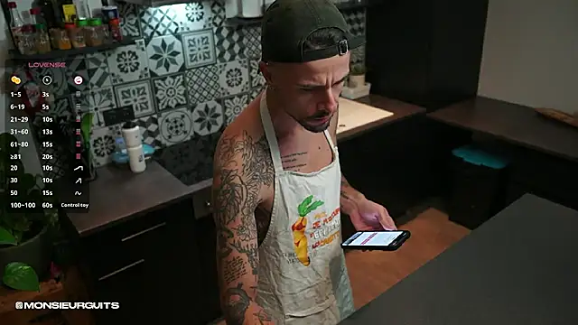 Snapshot of monsieurguitsxxx chatting on 11-07-25, 07:03 monsieurguitsxxx online show from 11-07-25, 07:03