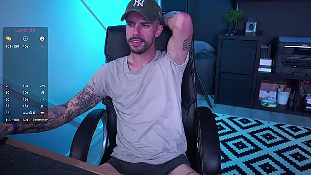 Snapshot of monsieurguitsxxx chatting on 11-10-25, 12:37 monsieurguitsxxx online show from 11-10-25, 12:37