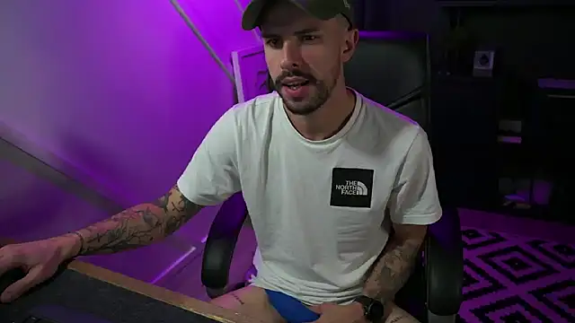 Snapshot of monsieurguitsxxx chatting on 11-15-25, 03:52 monsieurguitsxxx online show from 11-15-25, 03:52