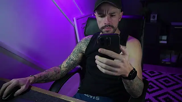 Snapshot of monsieurguitsxxx chatting on 11-16-25, 02:11 monsieurguitsxxx online show from 11-16-25, 02:11