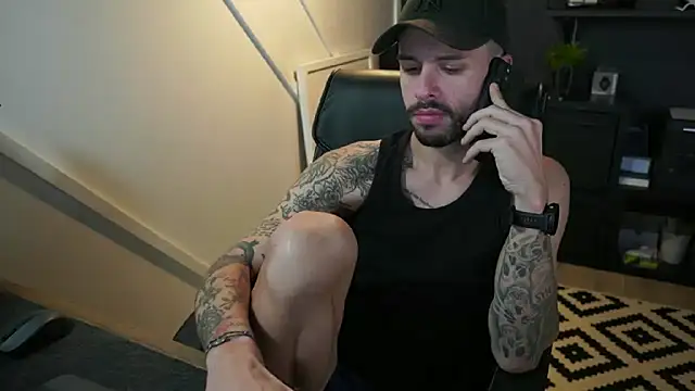 Snapshot of monsieurguitsxxx chatting on 11-17-25, 10:32 monsieurguitsxxx online show from 11-17-25, 10:32