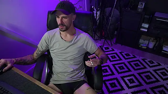 Snapshot of monsieurguitsxxx chatting on 11-20-25, 01:11 monsieurguitsxxx online show from 11-20-25, 01:11