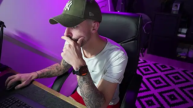 Snapshot of monsieurguitsxxx chatting on 12-03-25, 02:26 monsieurguitsxxx online show from 12-03-25, 02:26