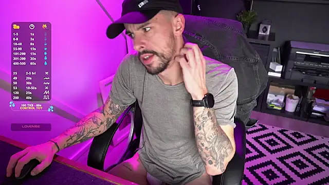 Snapshot of monsieurguitsxxx chatting on 12-16-25, 01:27 monsieurguitsxxx online show from 12-16-25, 01:27