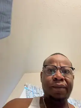 Snapshot of SincereMoneyBJ chatting on 10-22-25, 12:16 SincereMoneyBJ online show from 10-22-25, 12:16