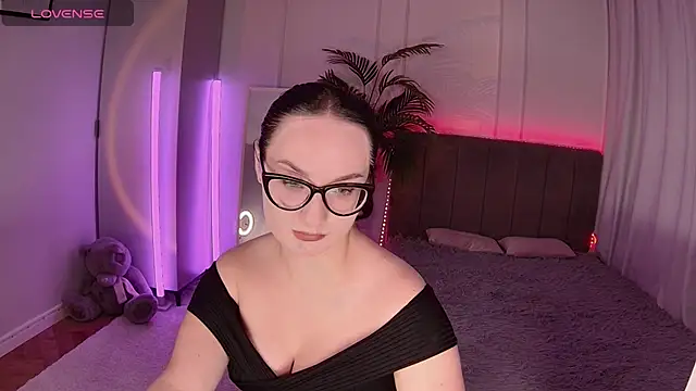 Snapshot of Alice_Foks chatting on 10-14-25, 04:52 Alice Foks online show from 10-14-25, 04:52