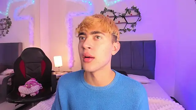 Snapshot of JustinCastiblanco chatting on 10-21-25, 11:22 JustinCastiblanco online show from 10-21-25, 11:22