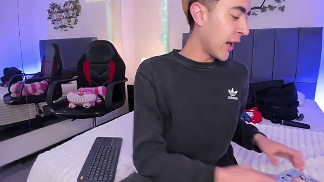 Snapshot of JustinCastiblanco chatting on 10-23-25, 11:20 JustinCastiblanco online show from 10-23-25, 11:20