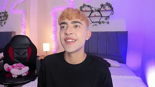 Snapshot of JustinCastiblanco chatting on 10-28-25, 11:36 JustinCastiblanco online show from 10-28-25, 11:36