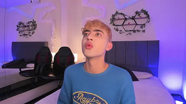 Snapshot of JustinCastiblanco chatting on 11-01-25, 11:23 JustinCastiblanco online show from 11-01-25, 11:23